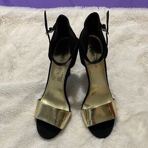 FIONI Clothing Black and Gold Heels
